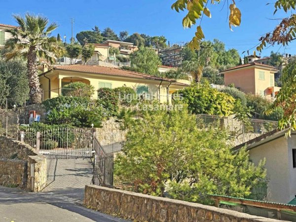 casa indipendente in vendita a Bordighera