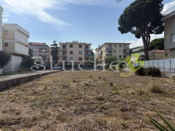 terreno edificabile in vendita a Bordighera