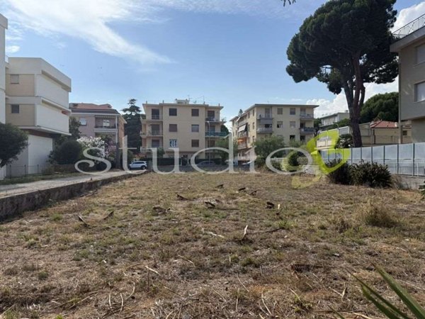 terreno edificabile in vendita a Bordighera