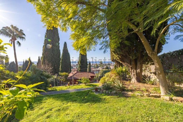 casa indipendente in vendita a Bordighera