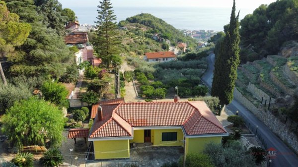 casa indipendente in vendita a Bordighera
