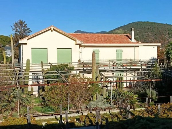 casa indipendente in vendita a Bordighera