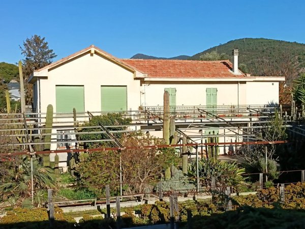 casa indipendente in vendita a Bordighera