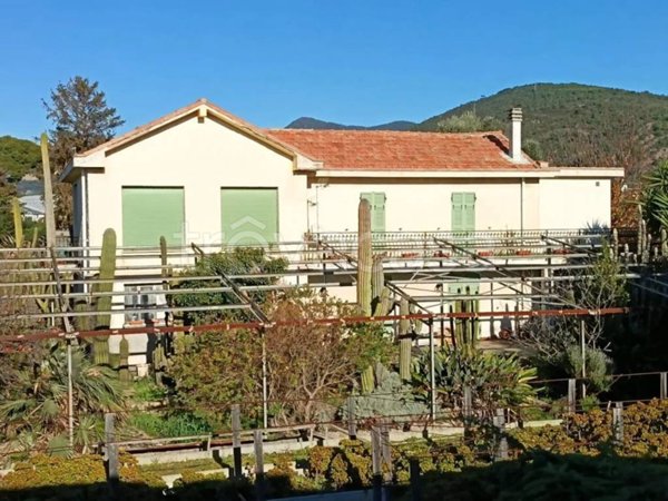 casa indipendente in vendita a Bordighera