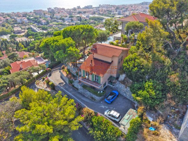 casa indipendente in vendita a Bordighera