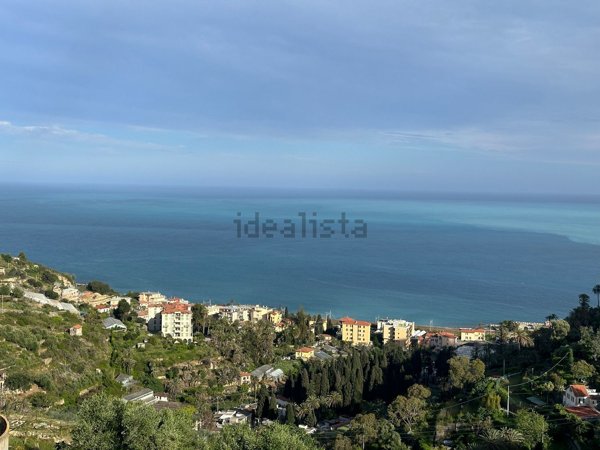 casa indipendente in vendita a Bordighera