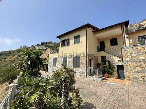 casa indipendente in vendita a Bordighera