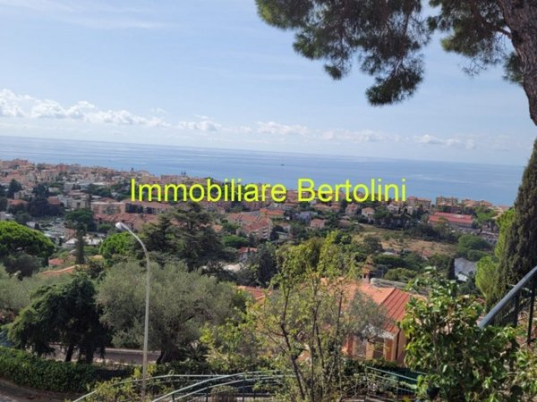 casa indipendente in vendita a Bordighera