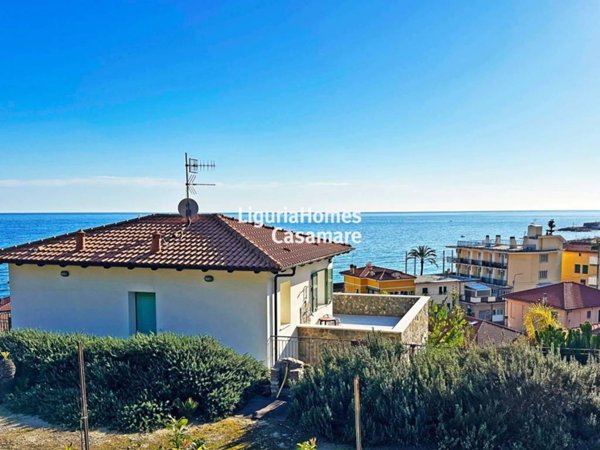 casa indipendente in vendita a Bordighera