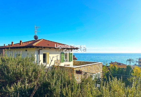 casa indipendente in vendita a Bordighera