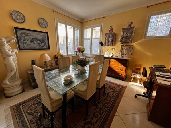 casa indipendente in vendita a Bordighera