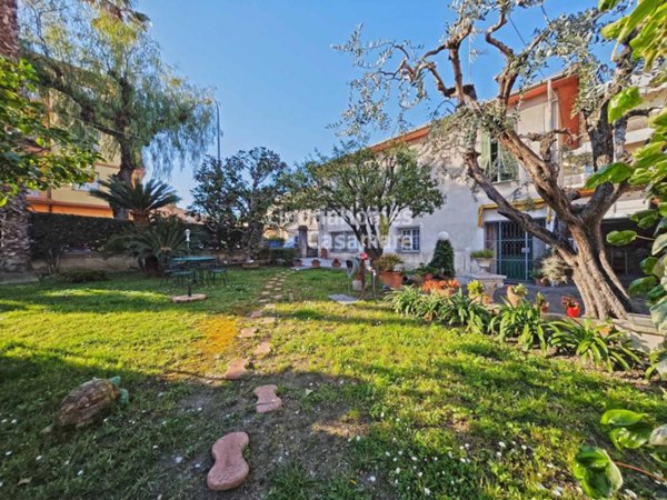 casa indipendente in vendita a Bordighera
