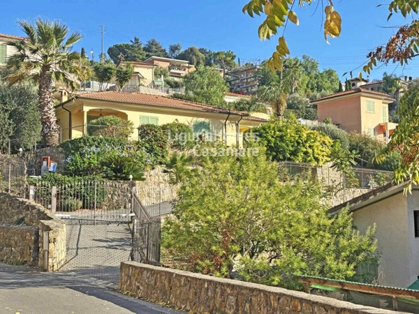 casa indipendente in vendita a Bordighera