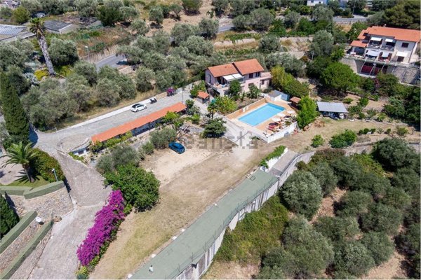casa indipendente in vendita a Bordighera