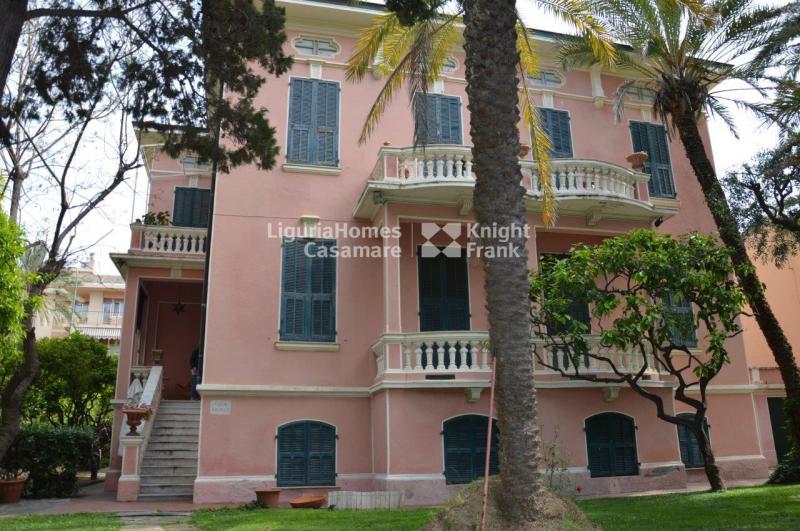 casa indipendente in vendita a Bordighera