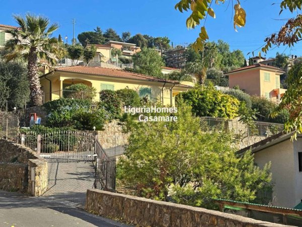 casa indipendente in vendita a Bordighera
