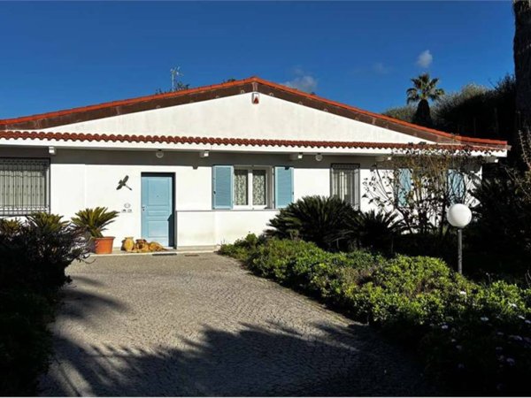 casa indipendente in vendita a Bordighera