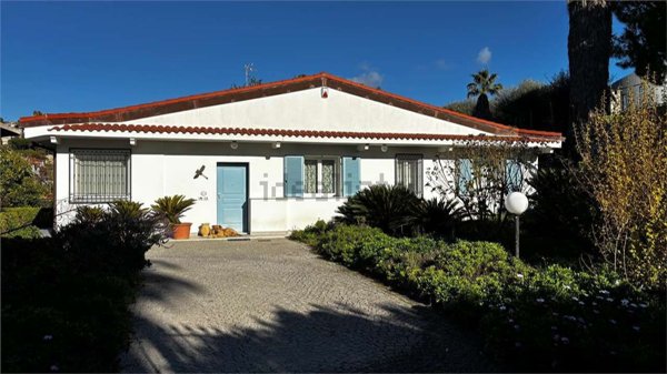 casa indipendente in vendita a Bordighera