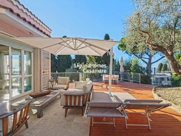 casa indipendente in vendita a Bordighera
