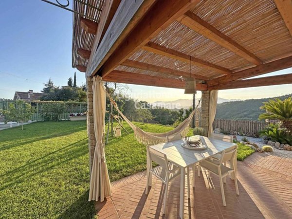 casa indipendente in vendita a Bordighera