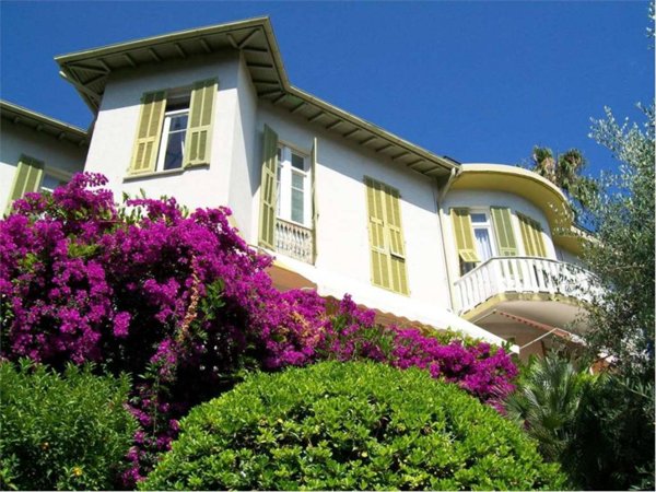 casa indipendente in vendita a Bordighera