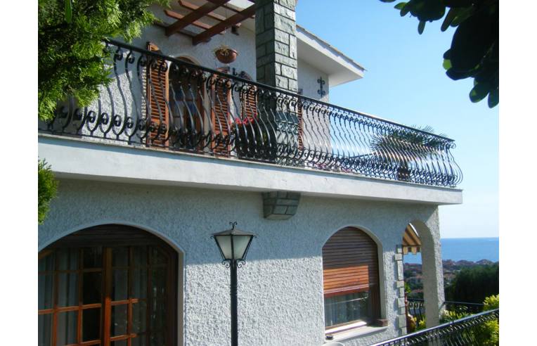 casa indipendente in vendita a Bordighera