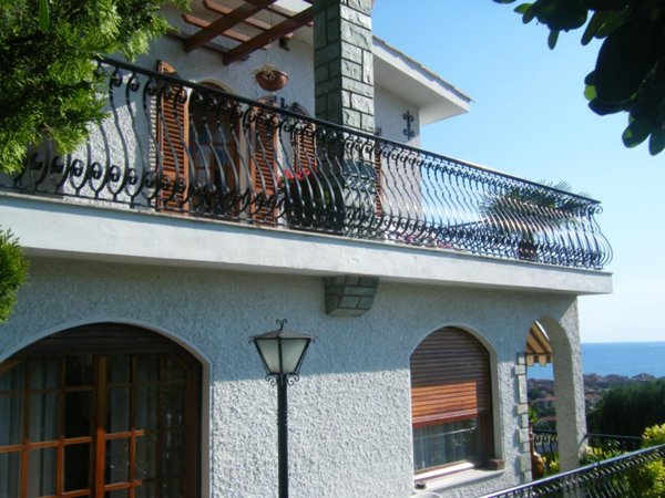 casa indipendente in vendita a Bordighera