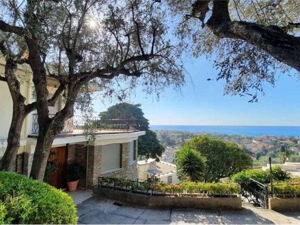 casa indipendente in vendita a Bordighera