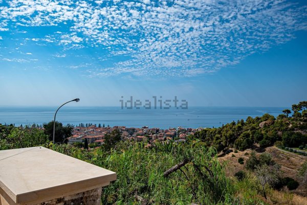 casa indipendente in vendita a Bordighera