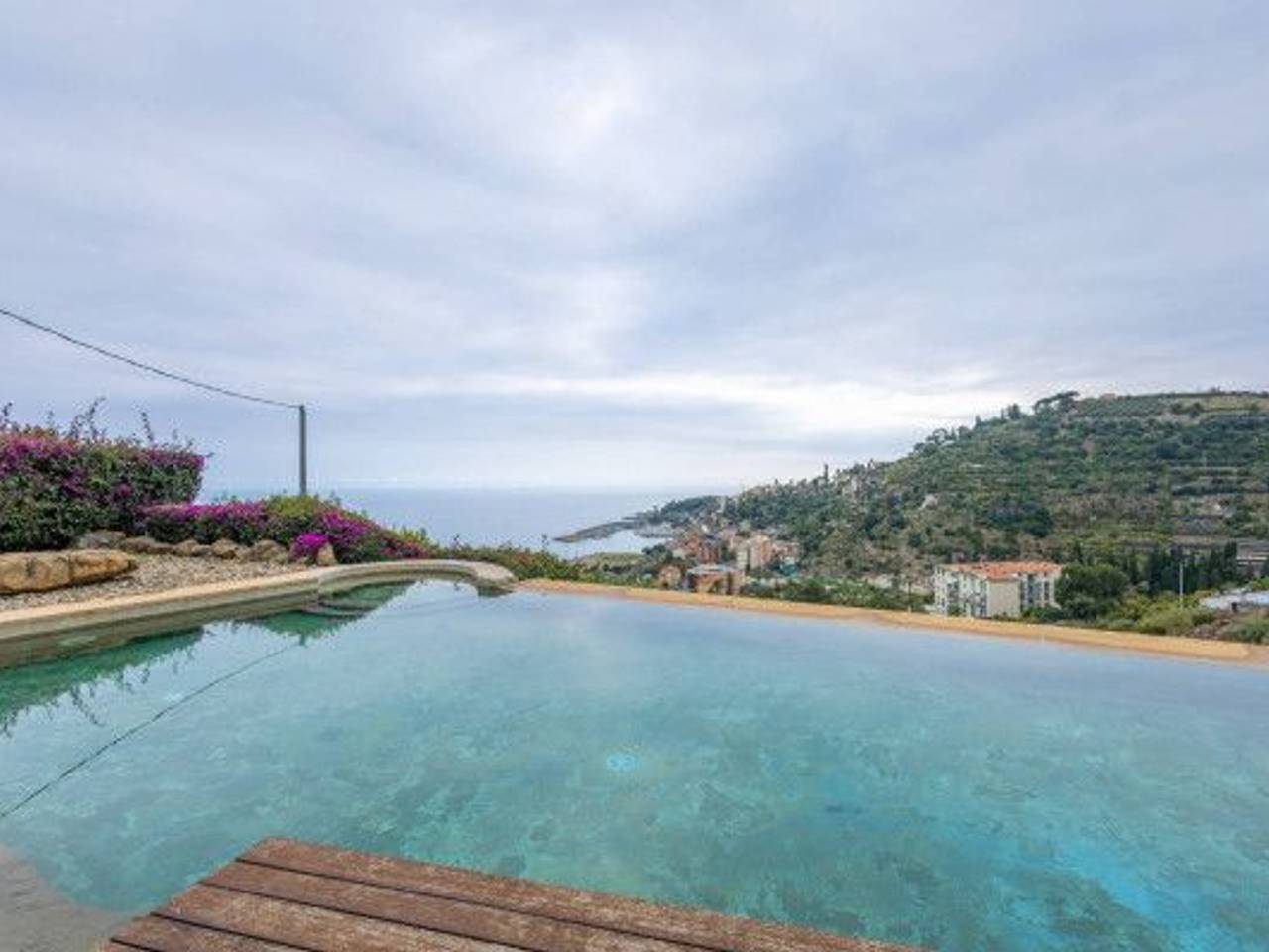 casa indipendente in vendita a Bordighera