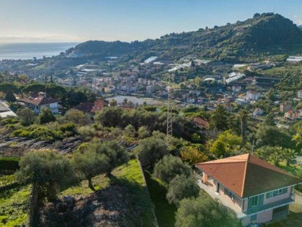 casa indipendente in vendita a Bordighera