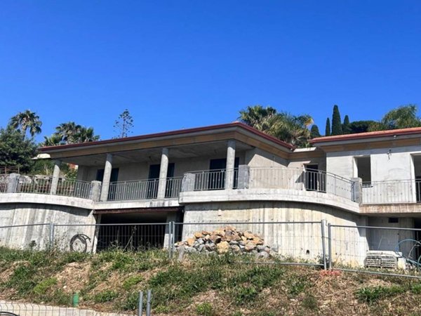 casa indipendente in vendita a Bordighera