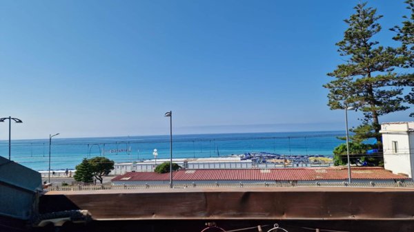 casa indipendente in vendita a Bordighera