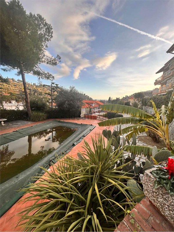 appartamento in vendita a Bordighera in zona Borghetto San Nicolò