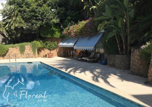 casa indipendente in vendita a Bordighera