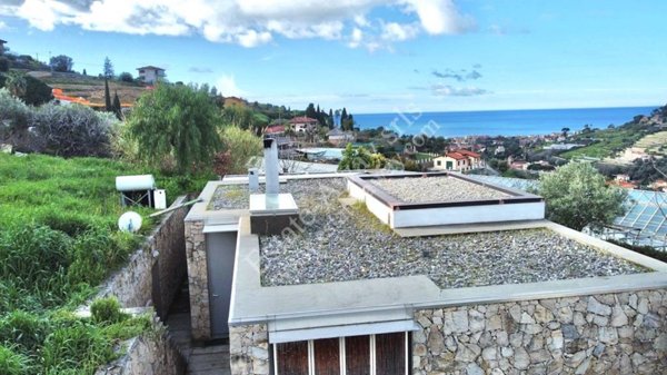 casa indipendente in vendita a Bordighera