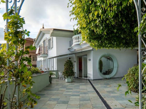 casa indipendente in vendita a Bordighera