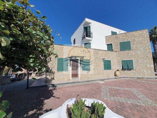 casa indipendente in vendita a Bordighera