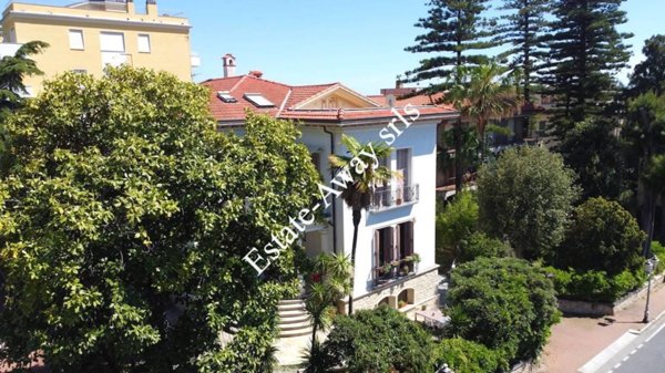 casa indipendente in vendita a Bordighera