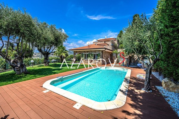 casa indipendente in vendita a Bordighera