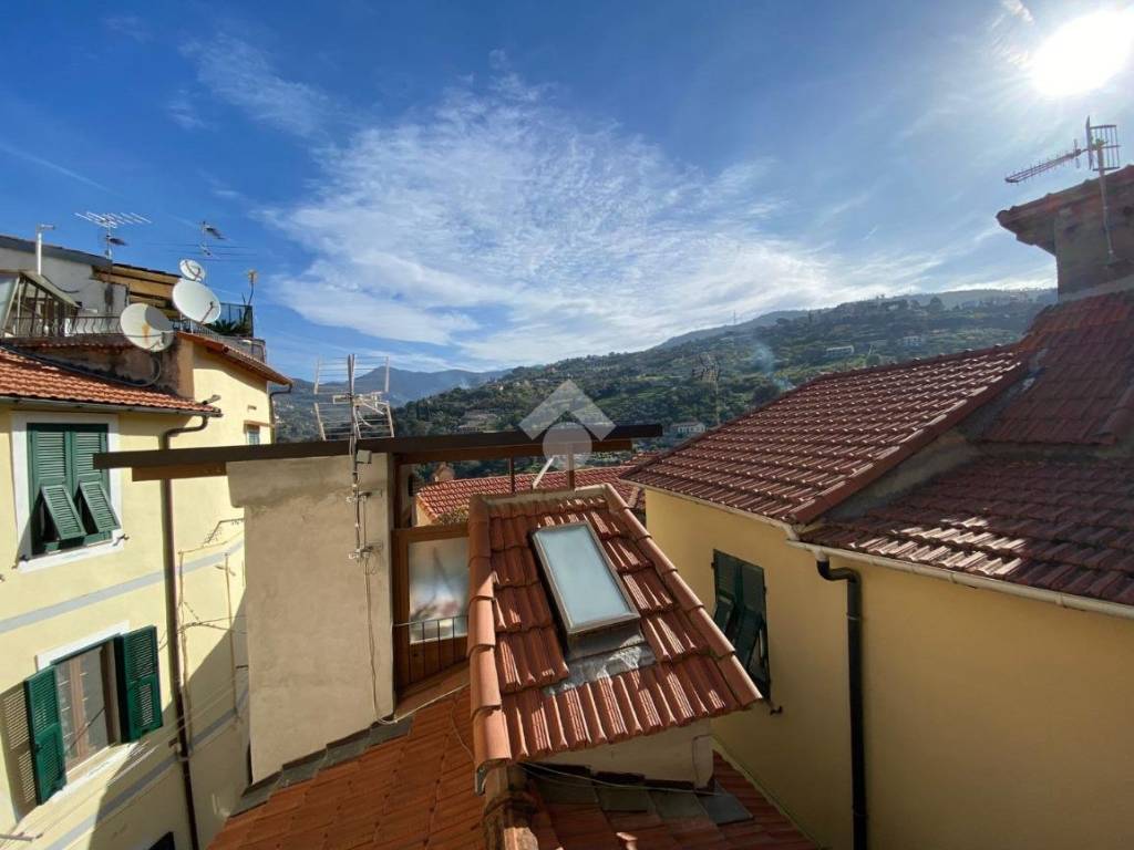 appartamento in vendita a Bordighera in zona Borghetto San Nicolò