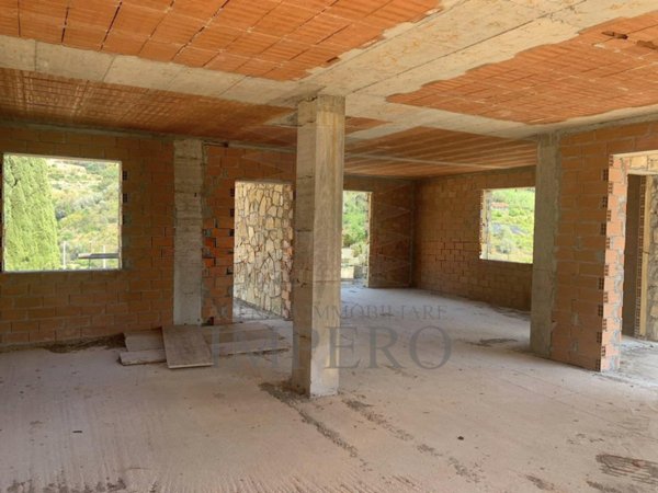 casa indipendente in vendita a Bordighera