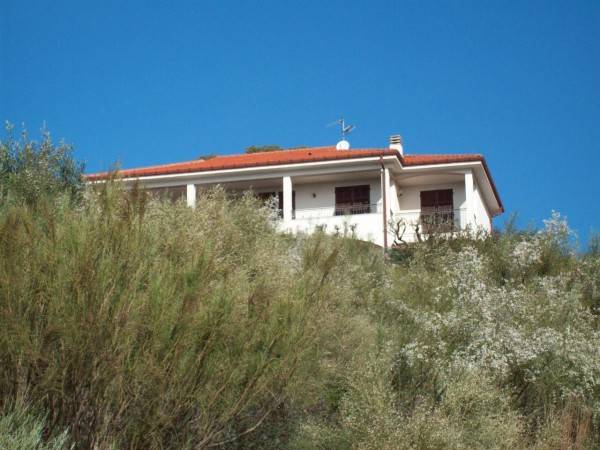 casa indipendente in vendita a Bordighera