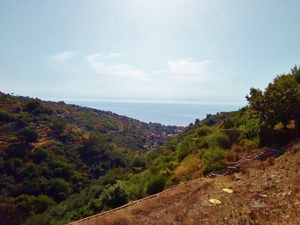 casa indipendente in vendita a Bordighera in zona Sasso