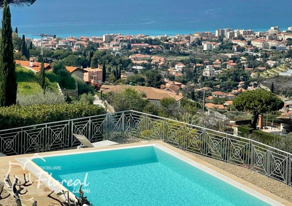 casa indipendente in vendita a Bordighera