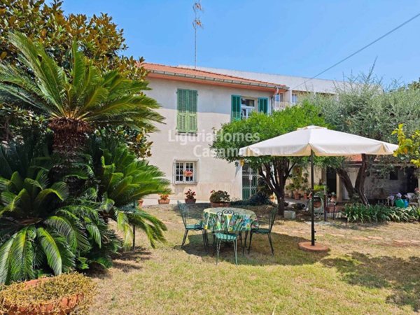 casa indipendente in vendita a Bordighera