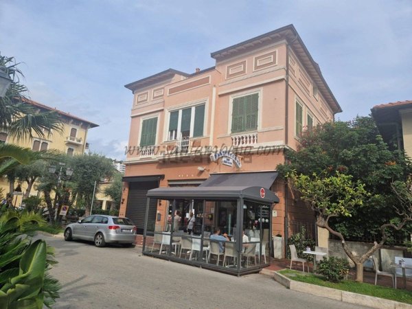 locale commerciale in vendita a Bordighera