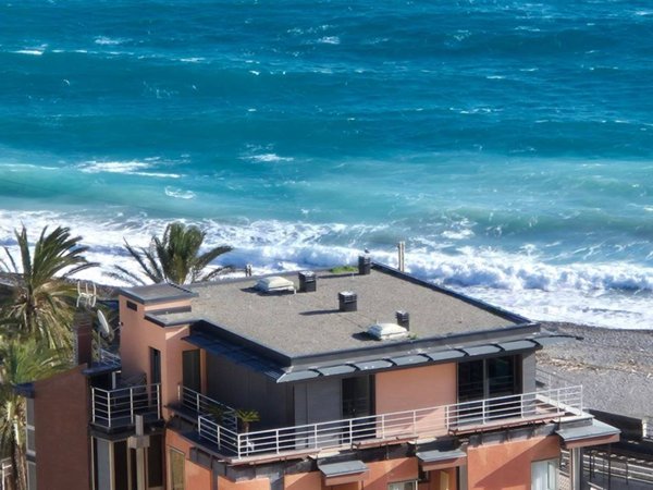 intera palazzina in vendita a Bordighera