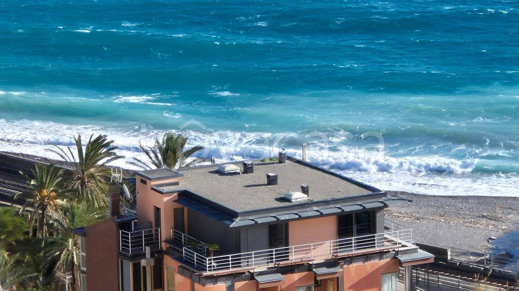 locale di sgombero in vendita a Bordighera