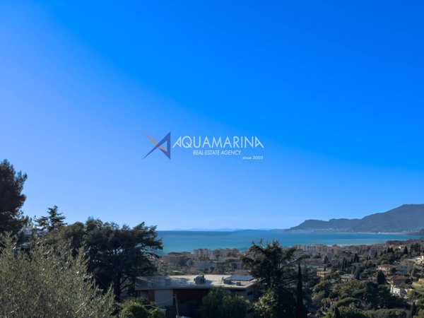 casa indipendente in vendita a Bordighera